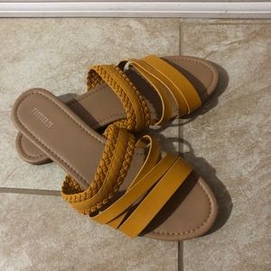 Mustard strap slides